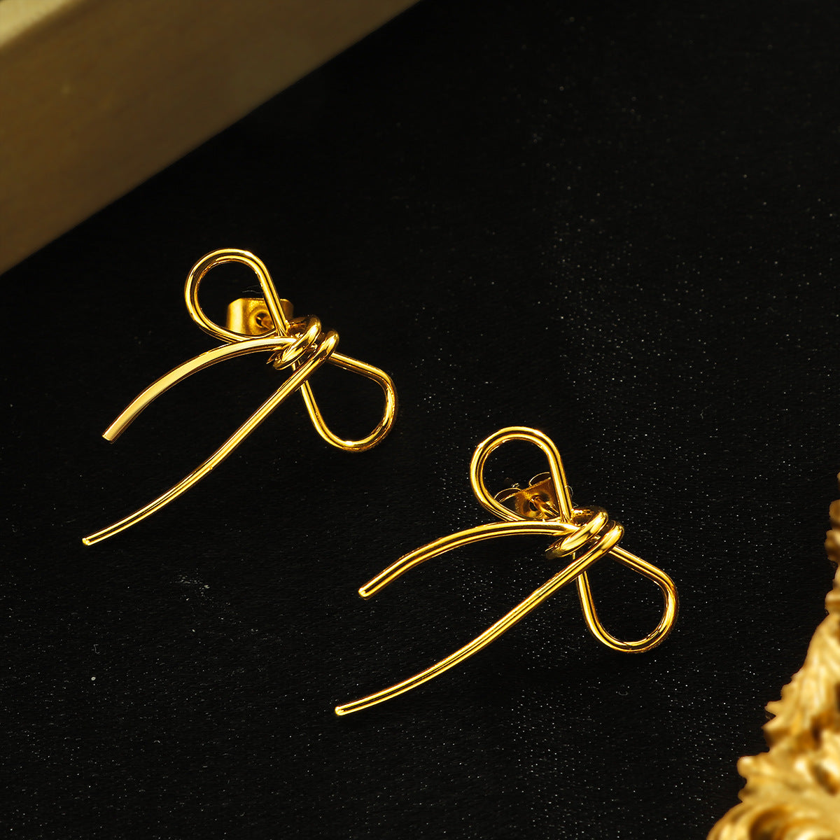 Thin Bow Dangle Stud