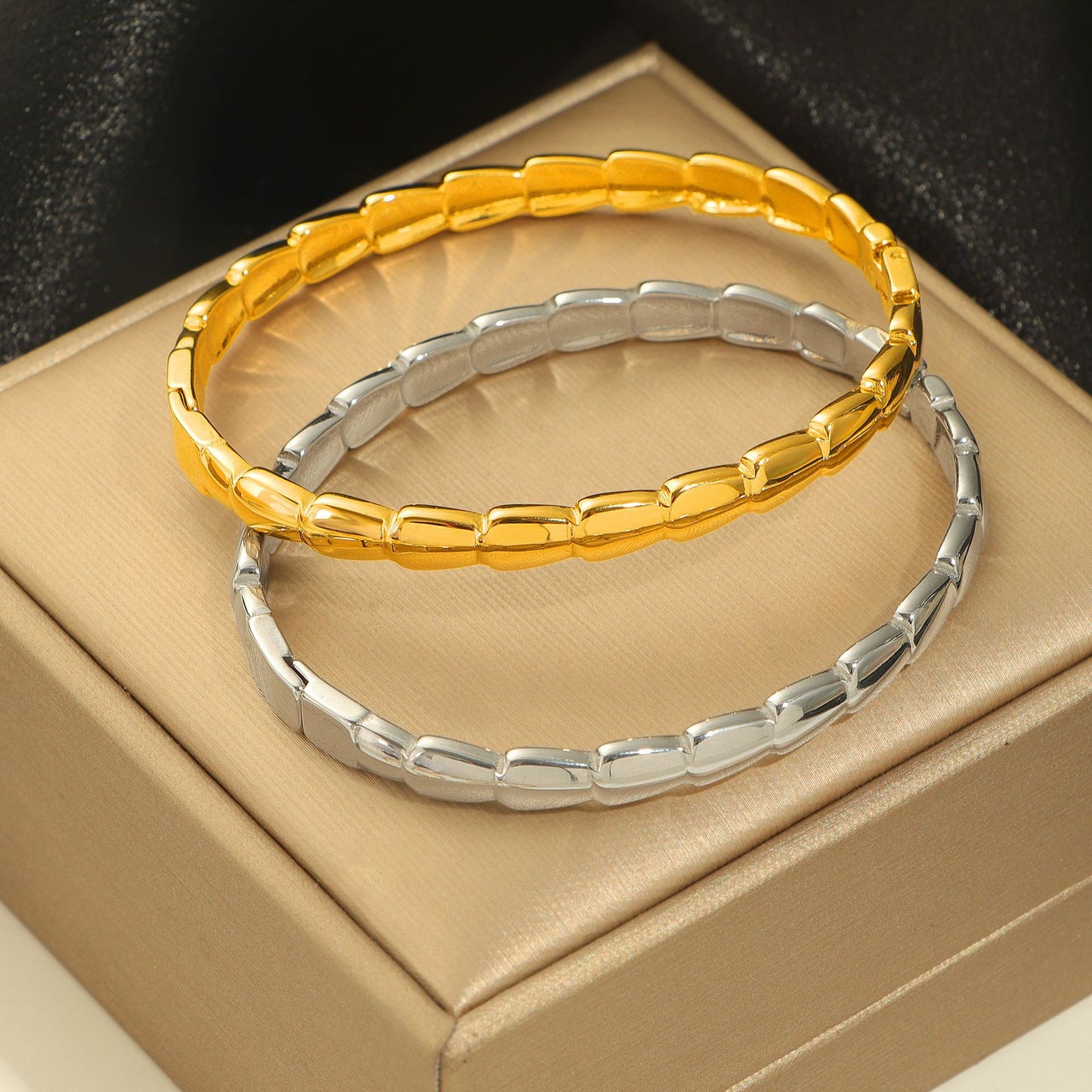 Serpentis Bangle