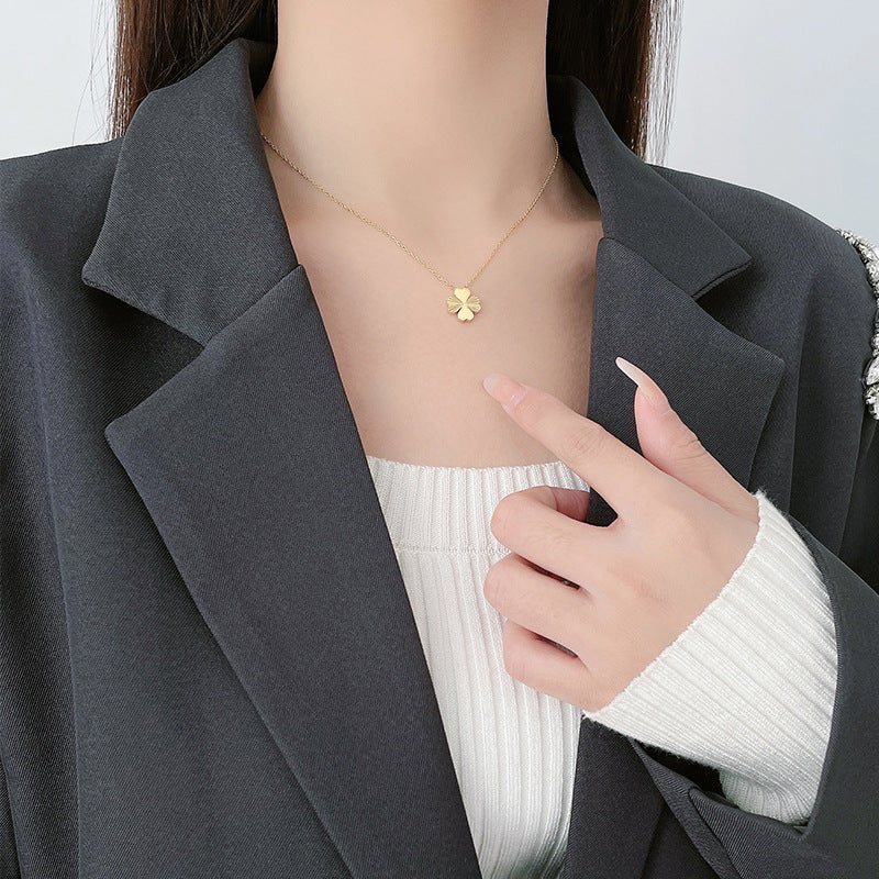 Clover Pendant Necklace