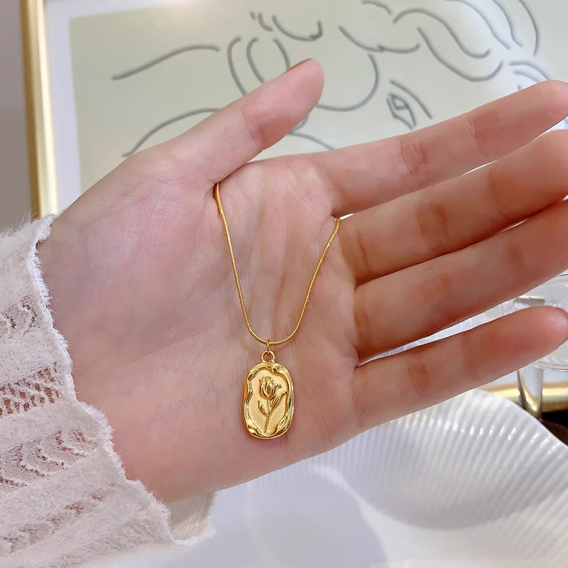 Rose Pendant Necklace