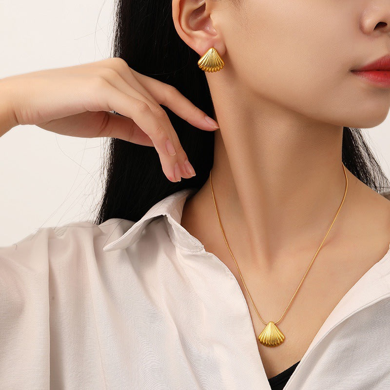 Shell Pendant Necklace