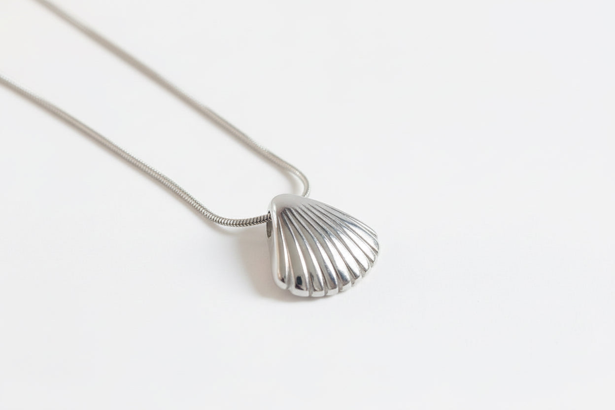 Shell Pendant Necklace