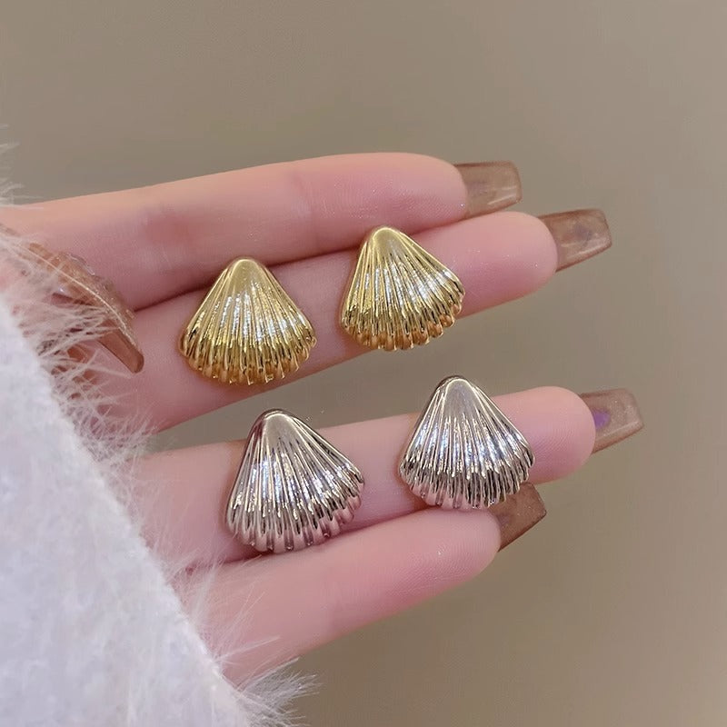 Oversized Shell Stud