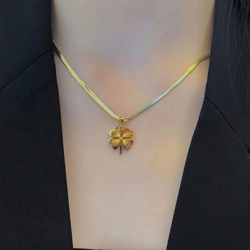 Clover Snake Necklace