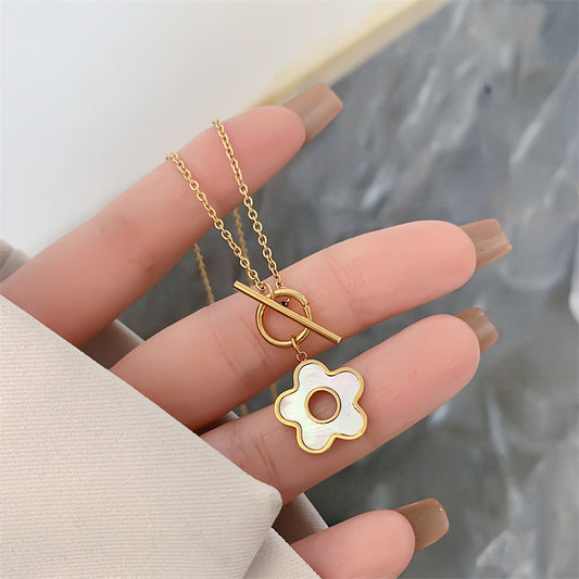 Flower Interlocking Necklace