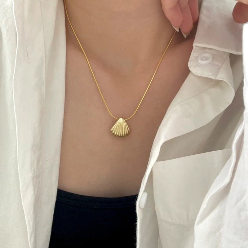 Shell Pendant Necklace