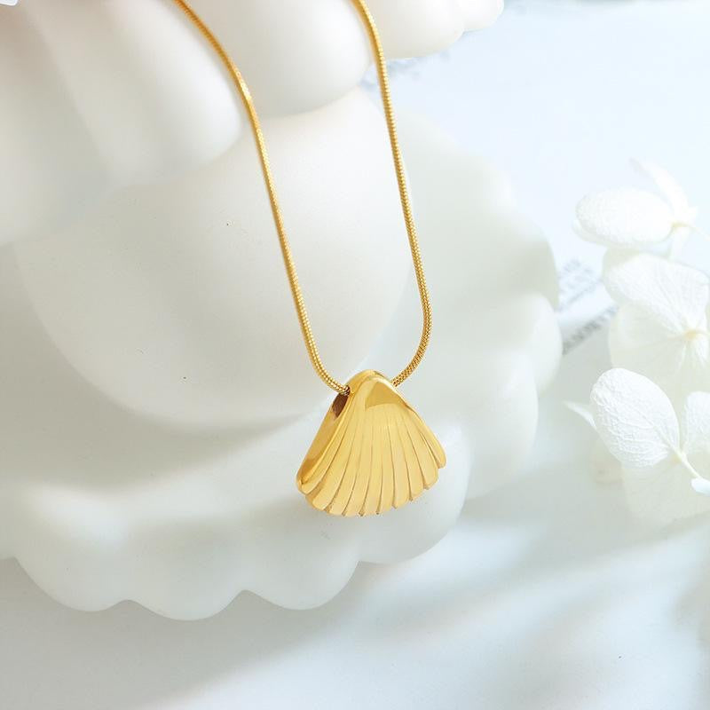 Shell Pendant Necklace